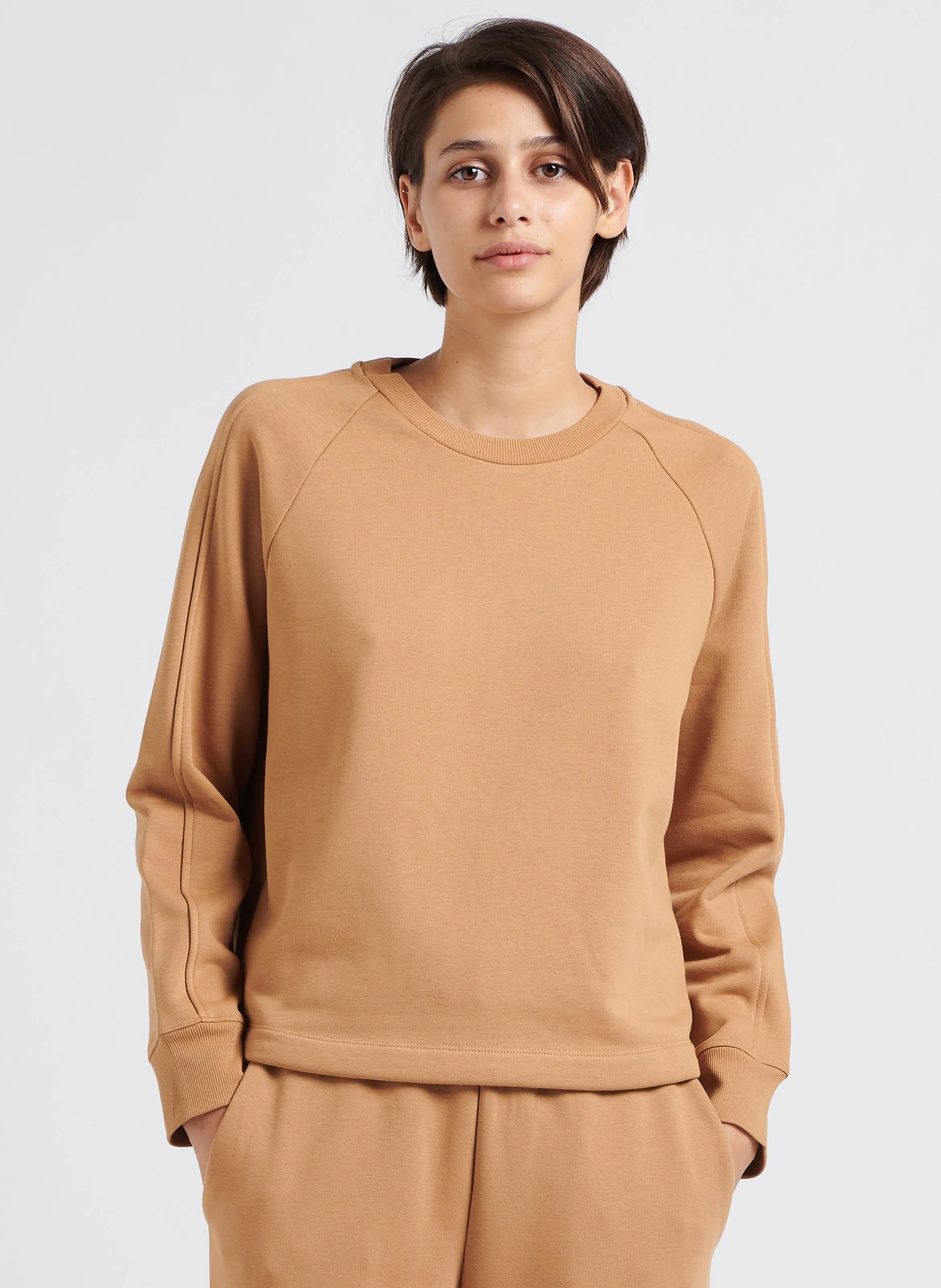 BONA - Sudadera corta de mezcla de algodón con cuello redondo en beige
