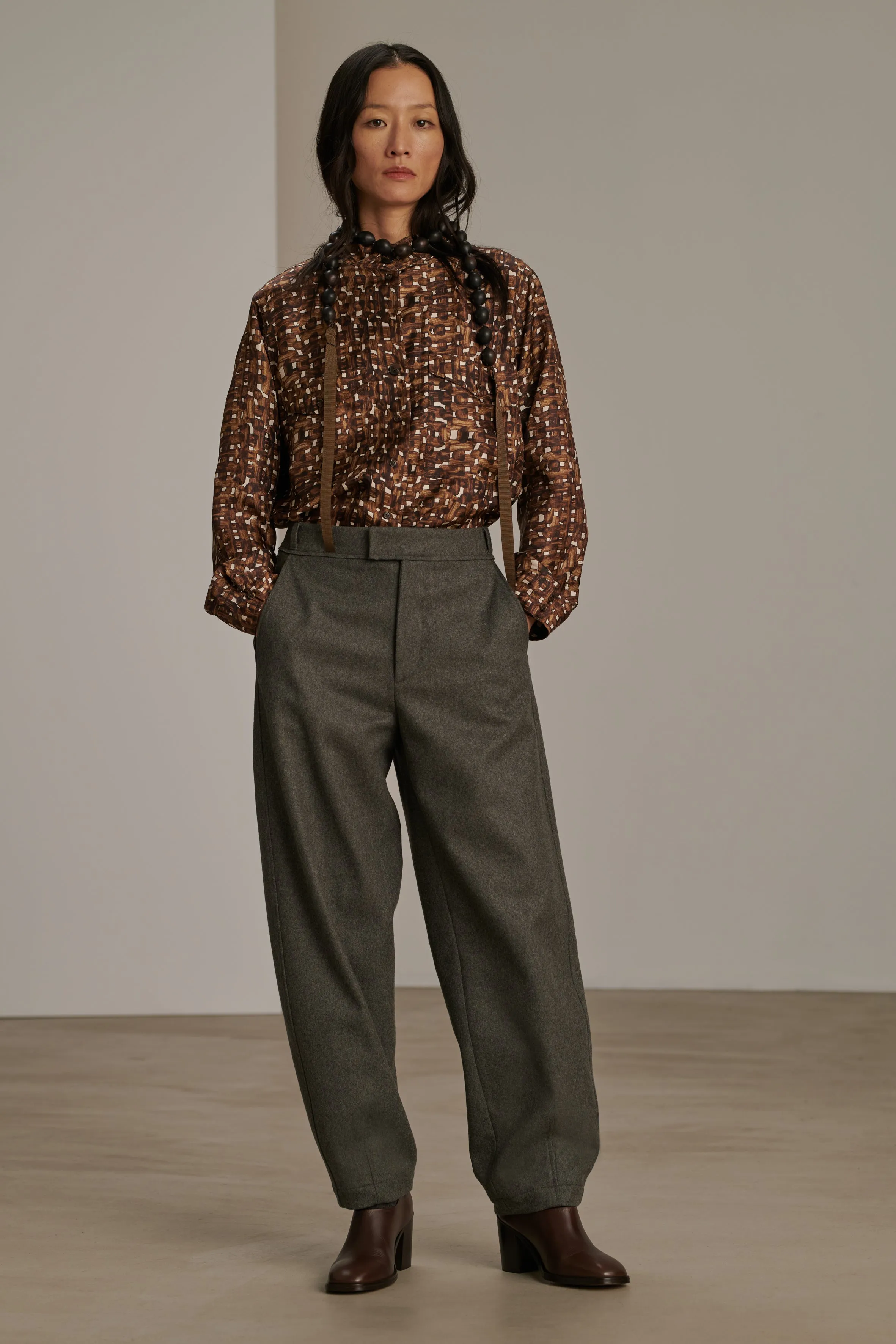 PANTALÓN BARRIE Pantalón en paño de lana ligero