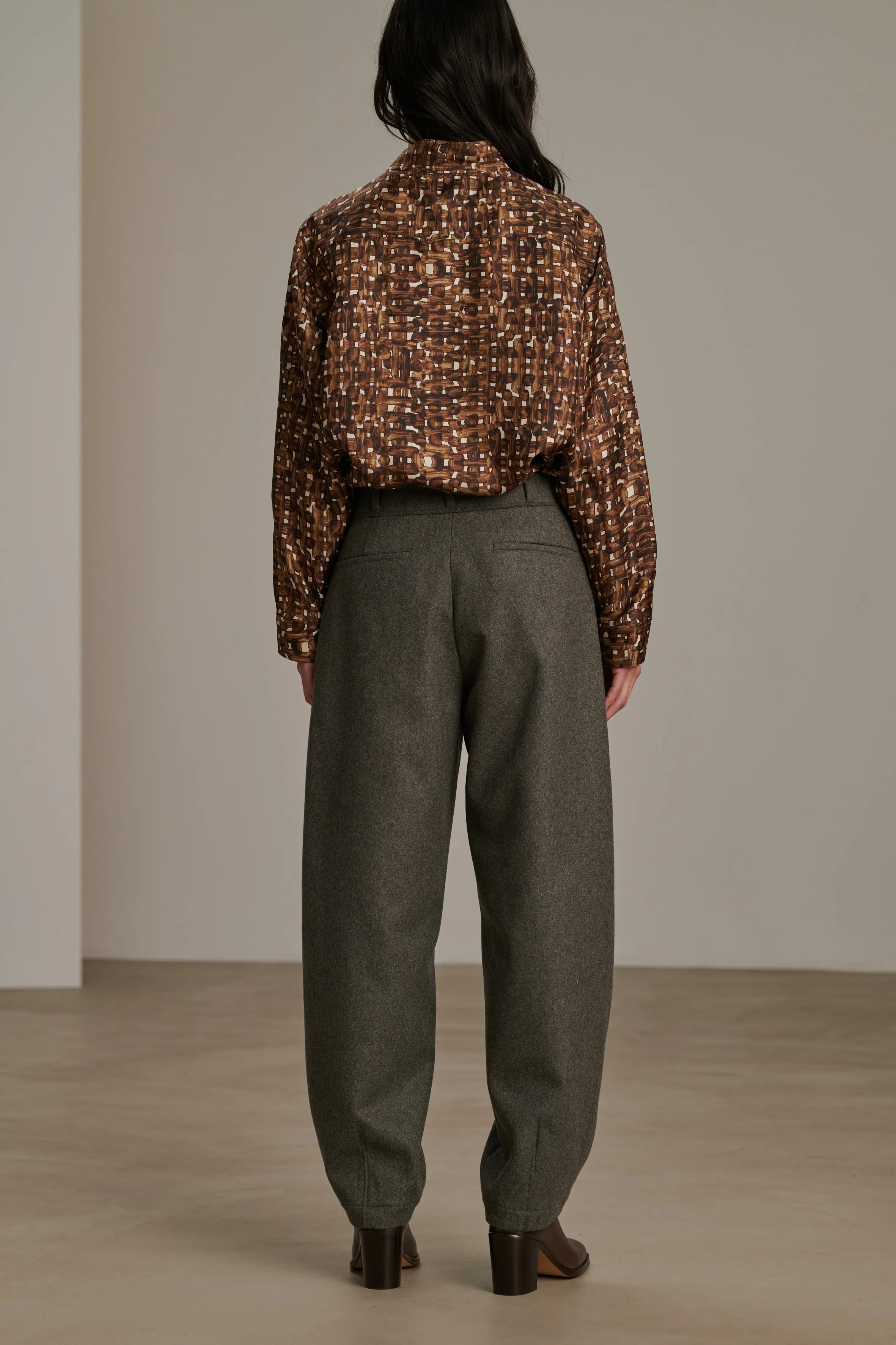 PANTALÓN BARRIE Pantalón en paño de lana ligero