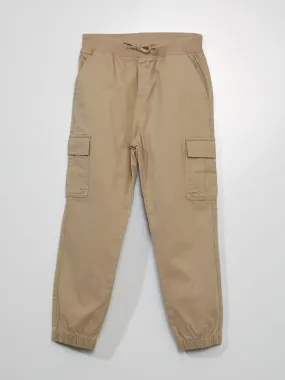 Pantalón con bolsillos con solapa - Corte más cómodo - BEIGE