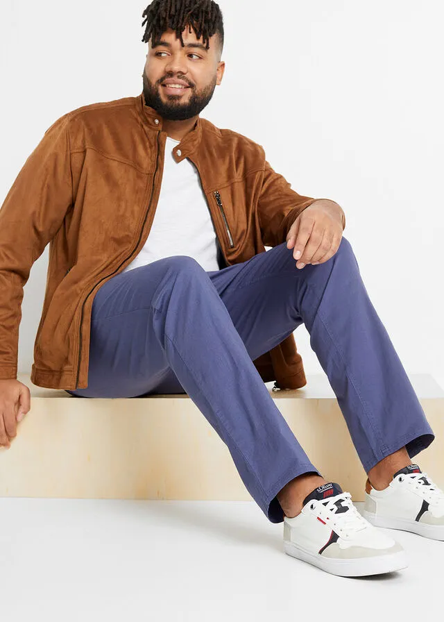 Pantalón tipo chino elástico de corte recto y cómodo con cinturón índigo