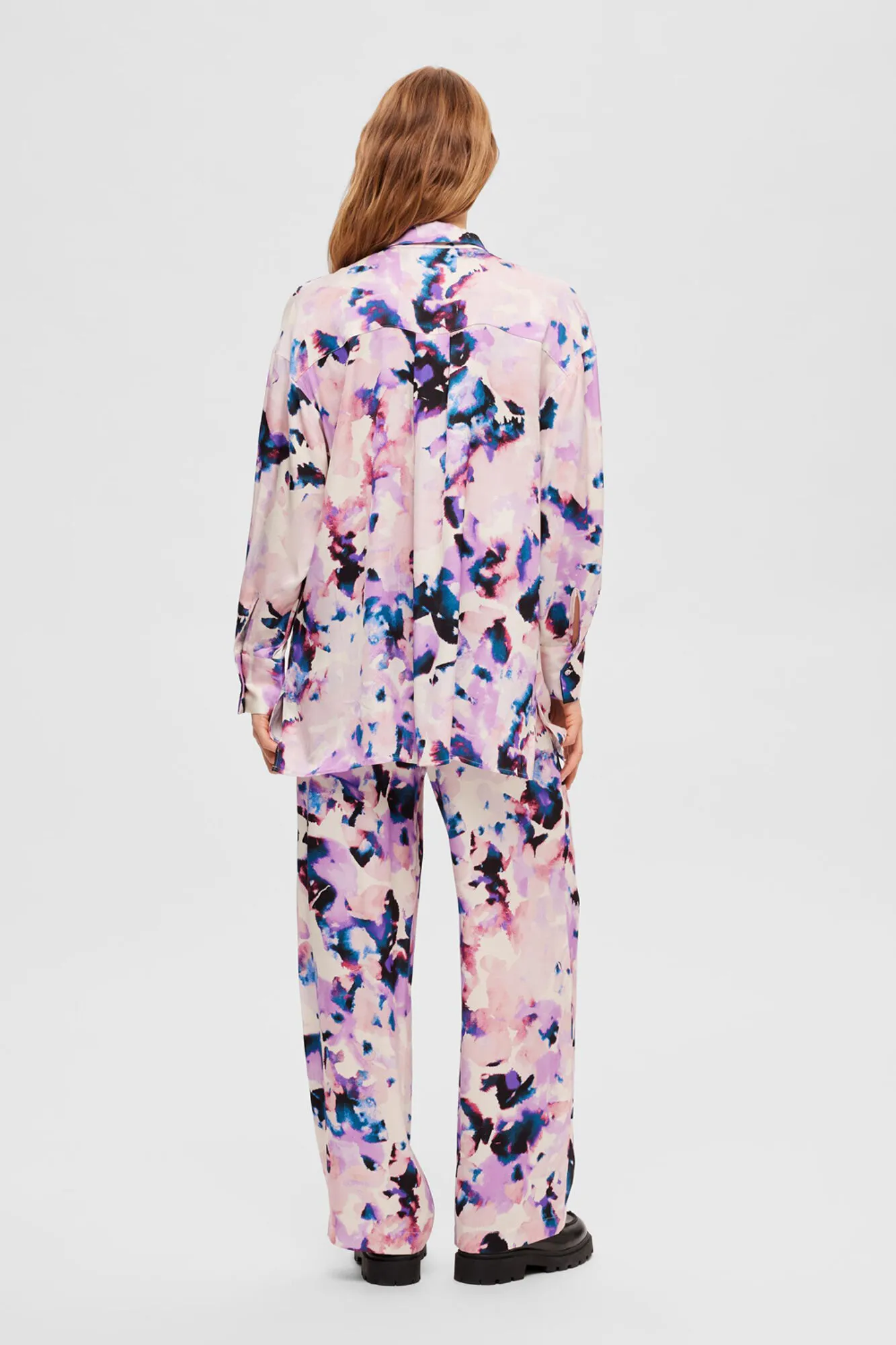 Selected Femme Camisa larga satinada con print confeccionada con Lenzing ECOVERO